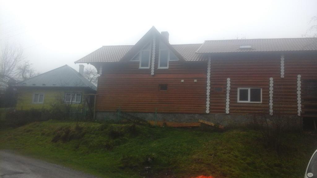 Country house під гострою Zhdeniievo